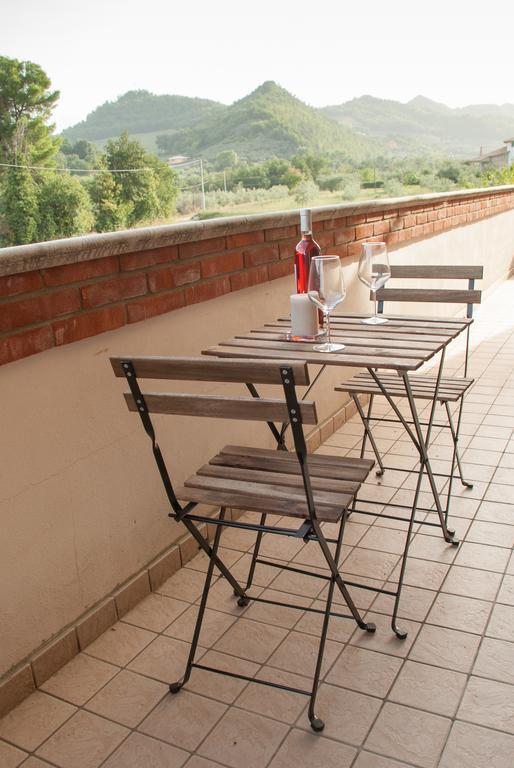 테라모 Casa Delfico Ristoro In Famiglia 게스트하우스 객실 사진